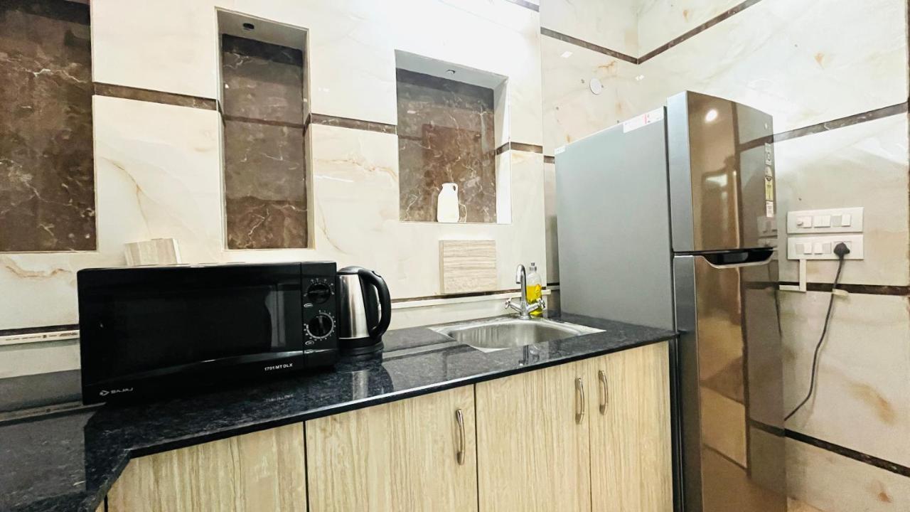 Bluo 1Bhk - Dlf Cybercity, Balcony, Lift, Parking Gurgaon Exterior foto