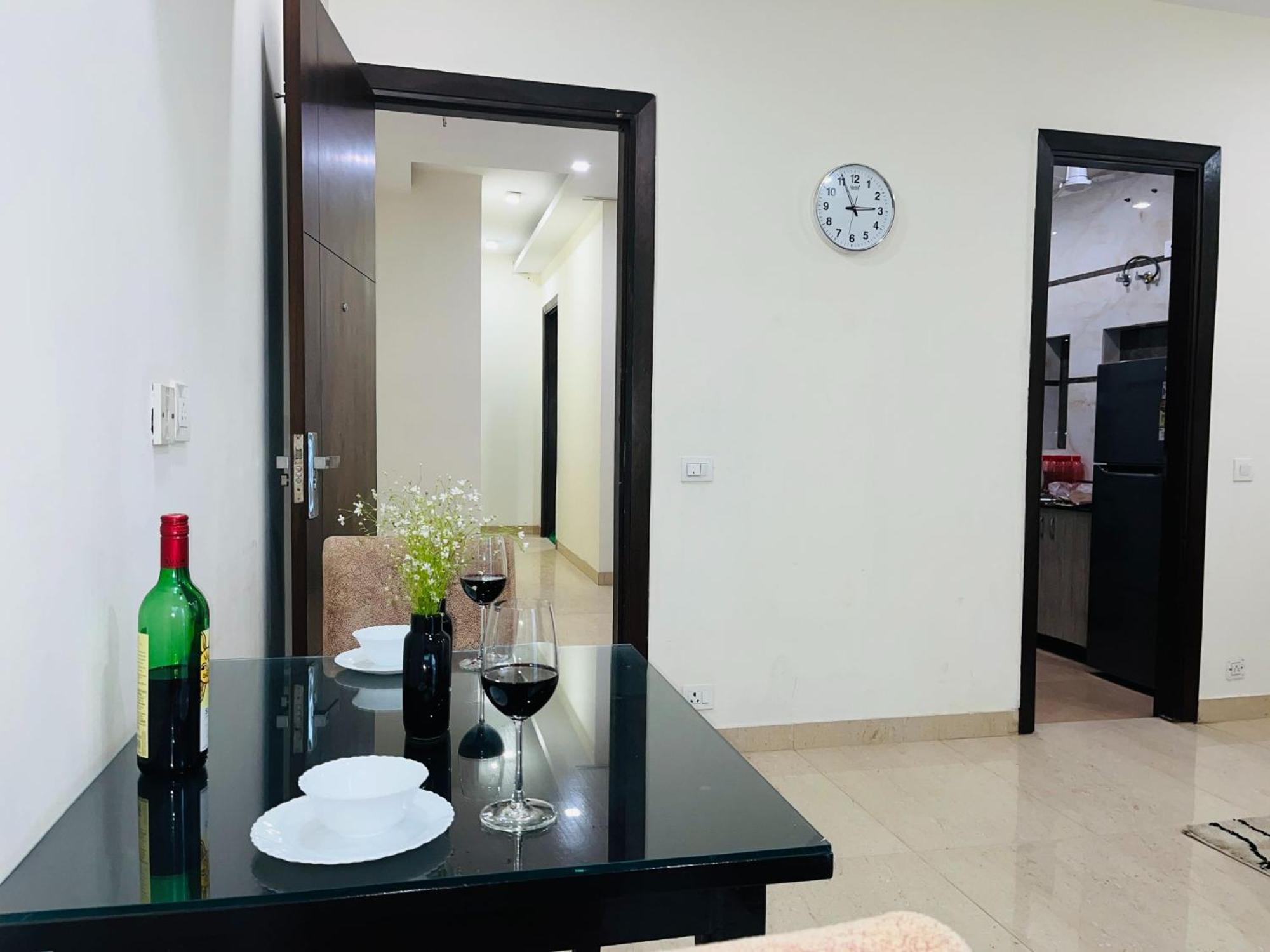Bluo 1Bhk - Dlf Cybercity, Balcony, Lift, Parking Gurgaon Exterior foto